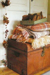 Autumns’ cold is knocking on the door. Worm up with 20 cute and cozy textile decor ideas