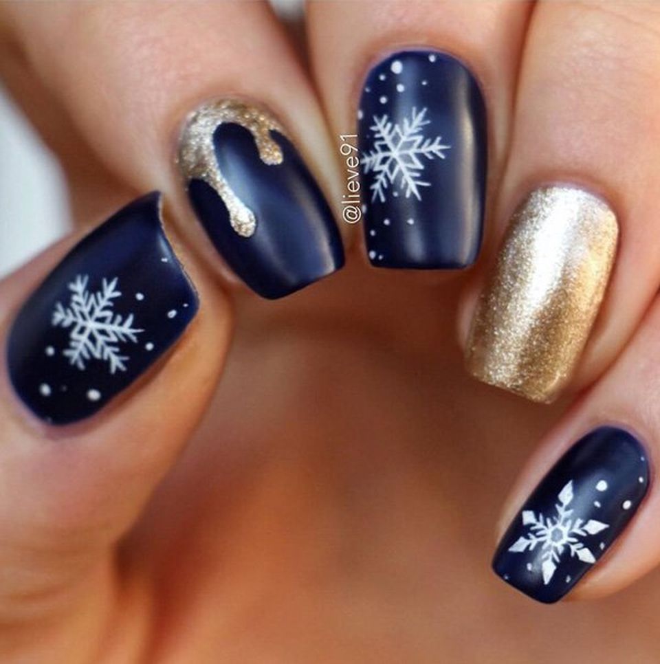 Whimsical Winter Manicure That Will Make Your Nails Stand Out World