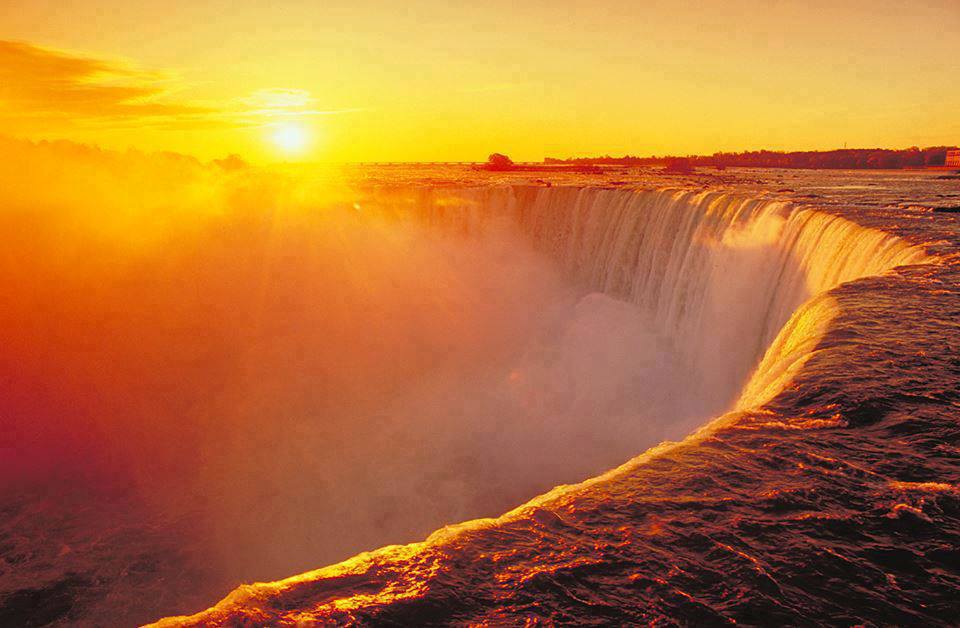 Gorgeous sunrise at Niagara Falls