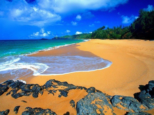 Secret-Beach-Kauai-Hawaii-USA-634x475