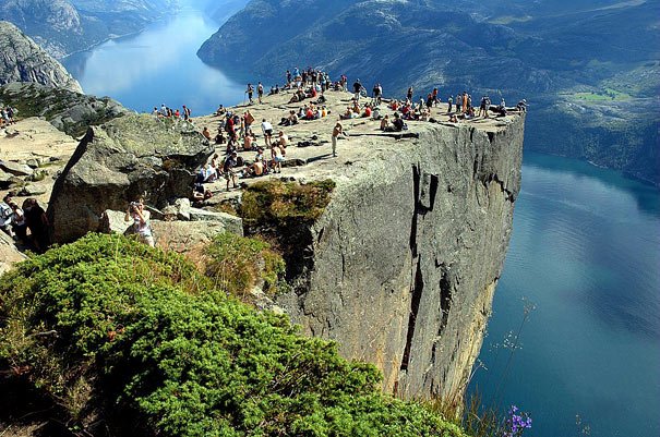 amazing-places-preikestolen-1