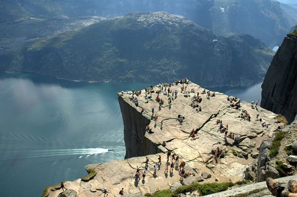 amazing-places-preikestolen-2