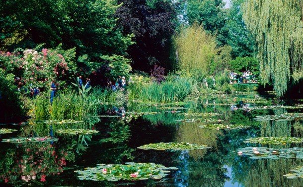 9-Claude-Monet-Garden_tn