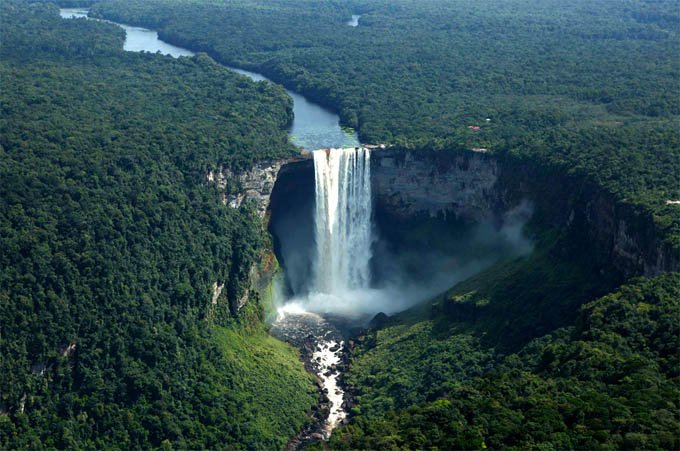 the-worlds-largest-drop-water-fall-kaieteur-falls
