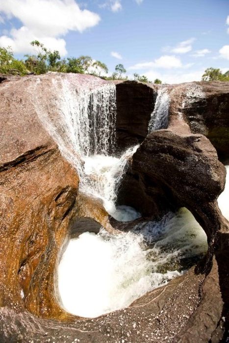 cano-cristales-aka-the-river-of-five-colors_467x700_60b7