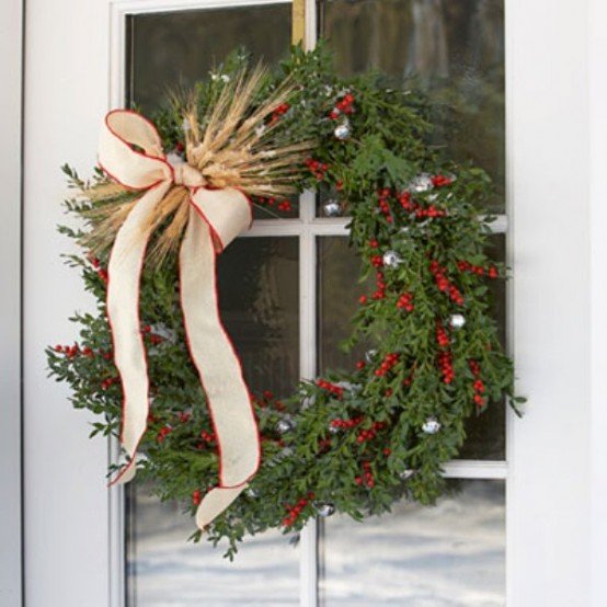 cool-outside-christmas-decorations-10-554x554