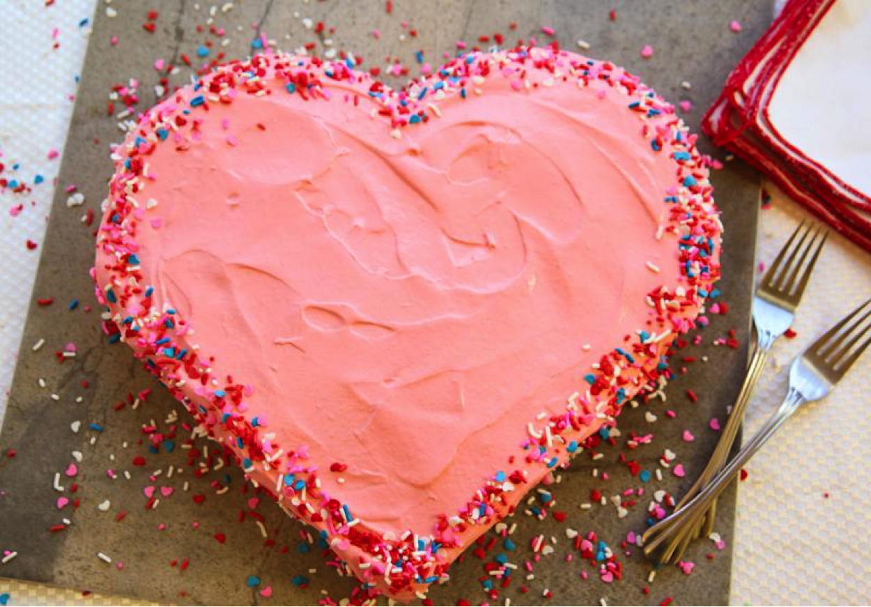 14 Sweet Heart-Shaped Cakes Designs - World inside pictures