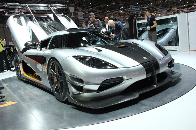 Fastest in Geneva: Koenigsegg One: 1 - World inside pictures