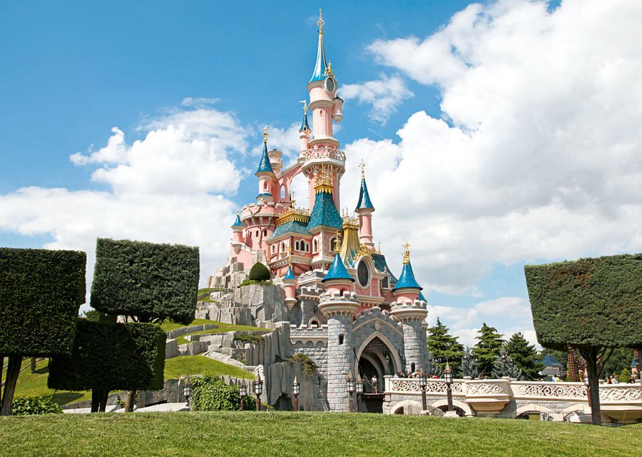 08b0137c-fc93-467d-88b0-6ad37f22d6e8.Disneyland_Paris_sleeping_beauty_castle