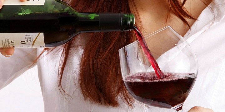 10 Excellent Reasons Why Drinking a Glass of Red Wine is Healthy Reduces Risk of Stroke and Heart Disease