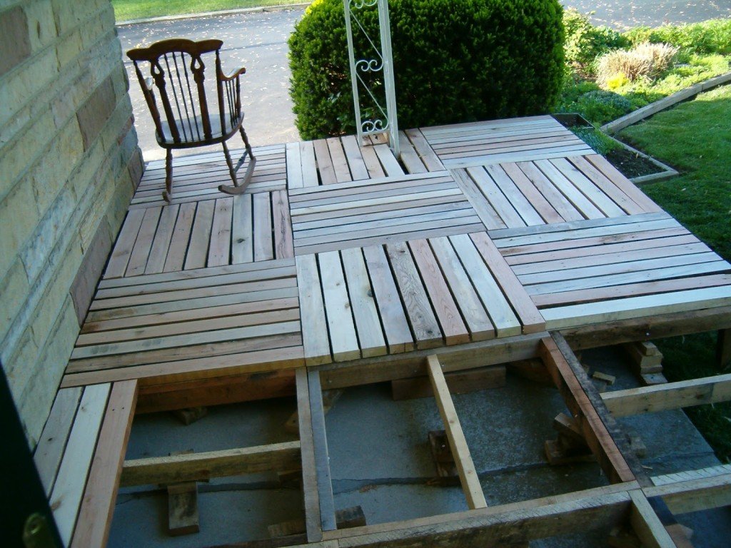 Amazing And Easy Way How To Build A Beautiful Wooden Deck With Pallets