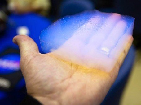 NEW-MATERIAL-aerogel-