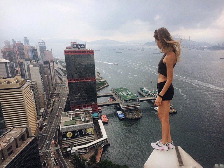 This Girl Takes The Riskiest Selfies Ever The Photos Will Make You