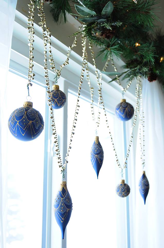 AttentionGrabbing Christmas Window Treatment That Will Make You Say