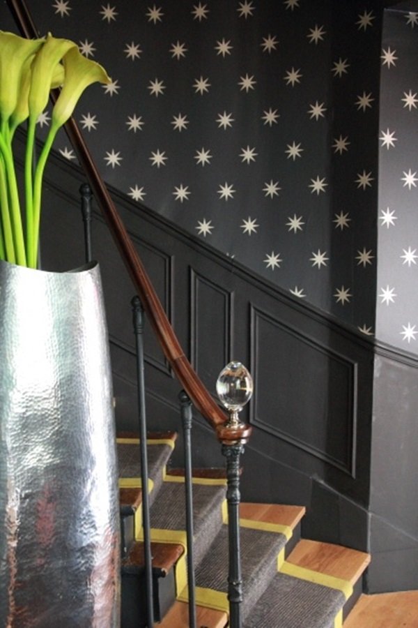 ideas to decorate staircase wall