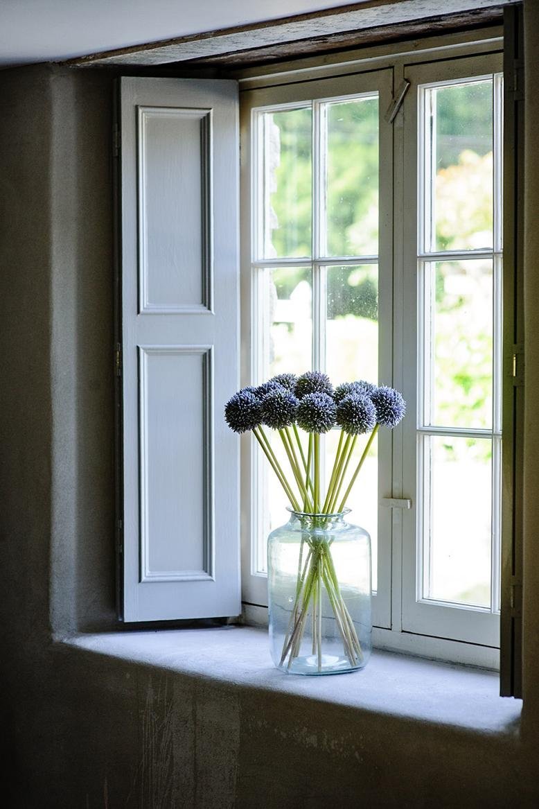 Inexpensive Decorations To Dress Up Your Window Sills Like A Pro