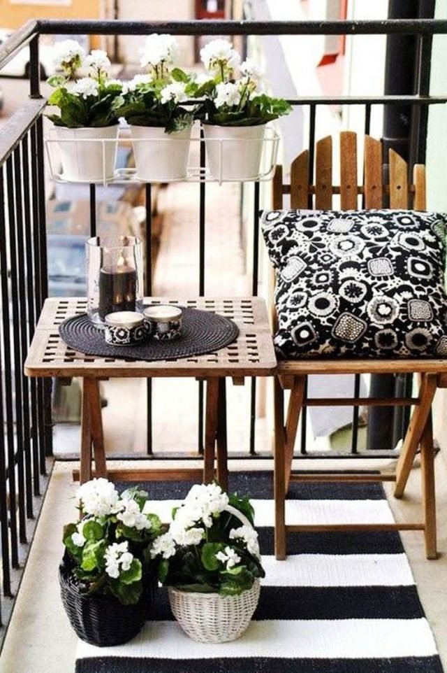 Useful Tips That Will Help You Get A Cozy Balcony With Flowers And ...