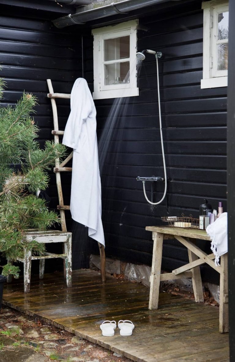 Stunning Outdoor Bathrooms That Will Give You A Completely New ...