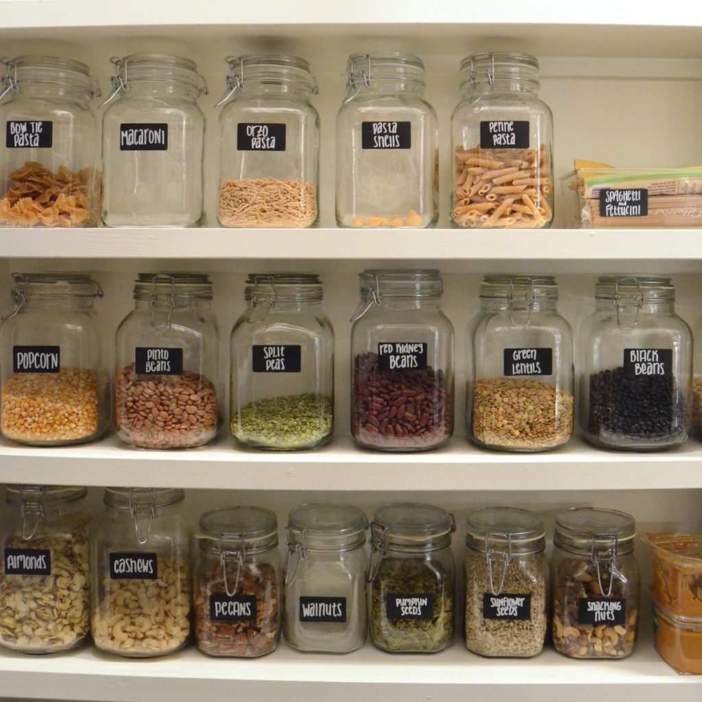 How To Organize Your Pantry In Some Pretty Smart Ways - World inside ...