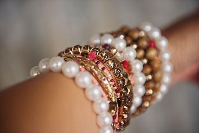 7 Accessories that Go Well with Formal Dresses