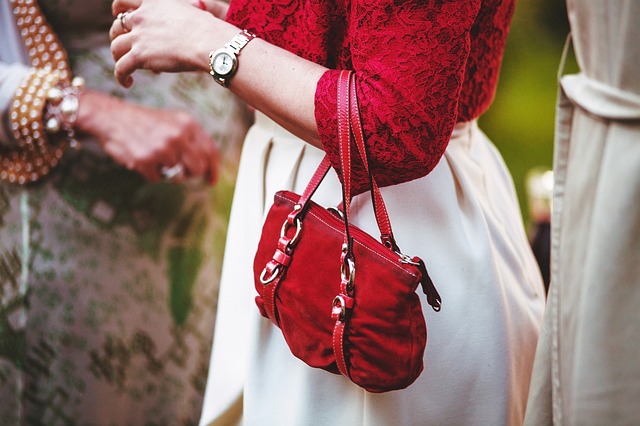 7 Accessories that Go Well with Formal Dresses