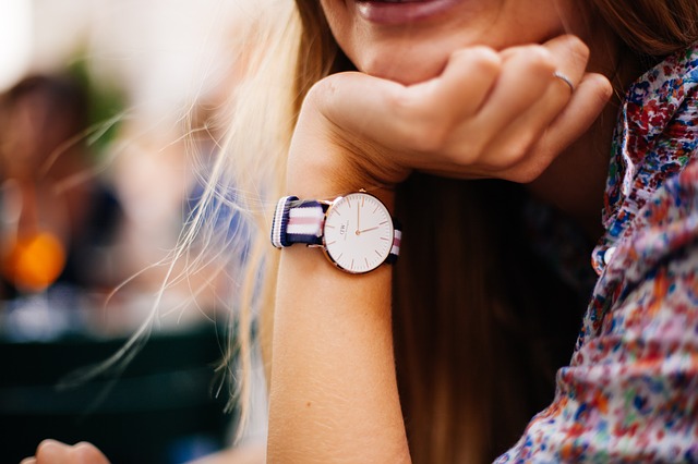 7 Accessories that Go Well with Formal Dresses