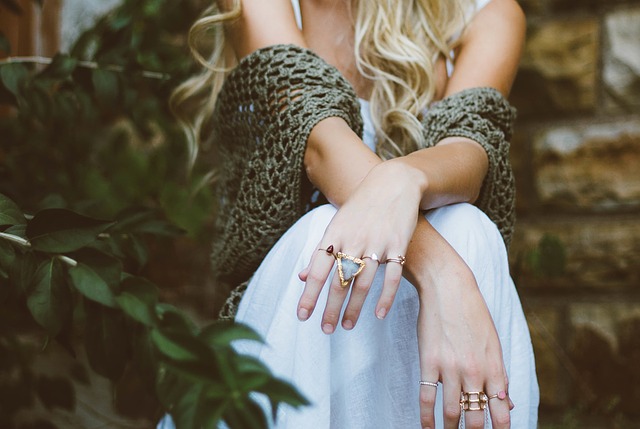 7 Accessories that Go Well with Formal Dresses