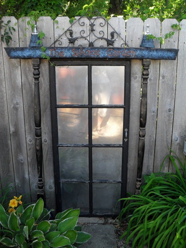 How To Re-purpose Old Wooden Door Into Garden Decor -