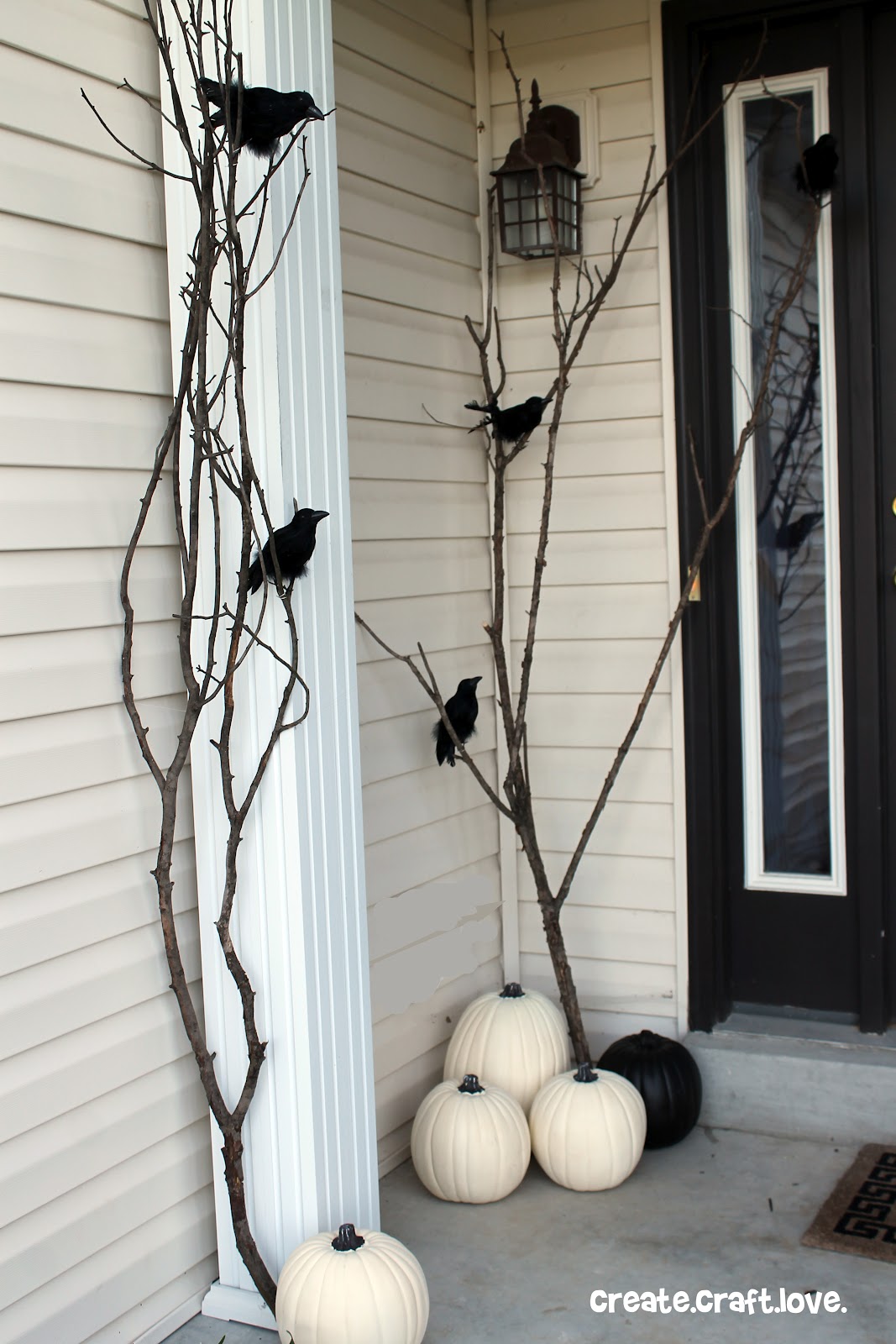 scary Halloween outdoor decorations