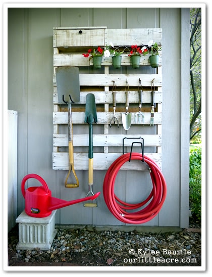 outdoor pallet organizer