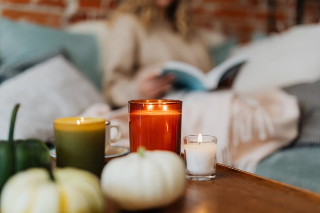 candles and fall décor in the living room.